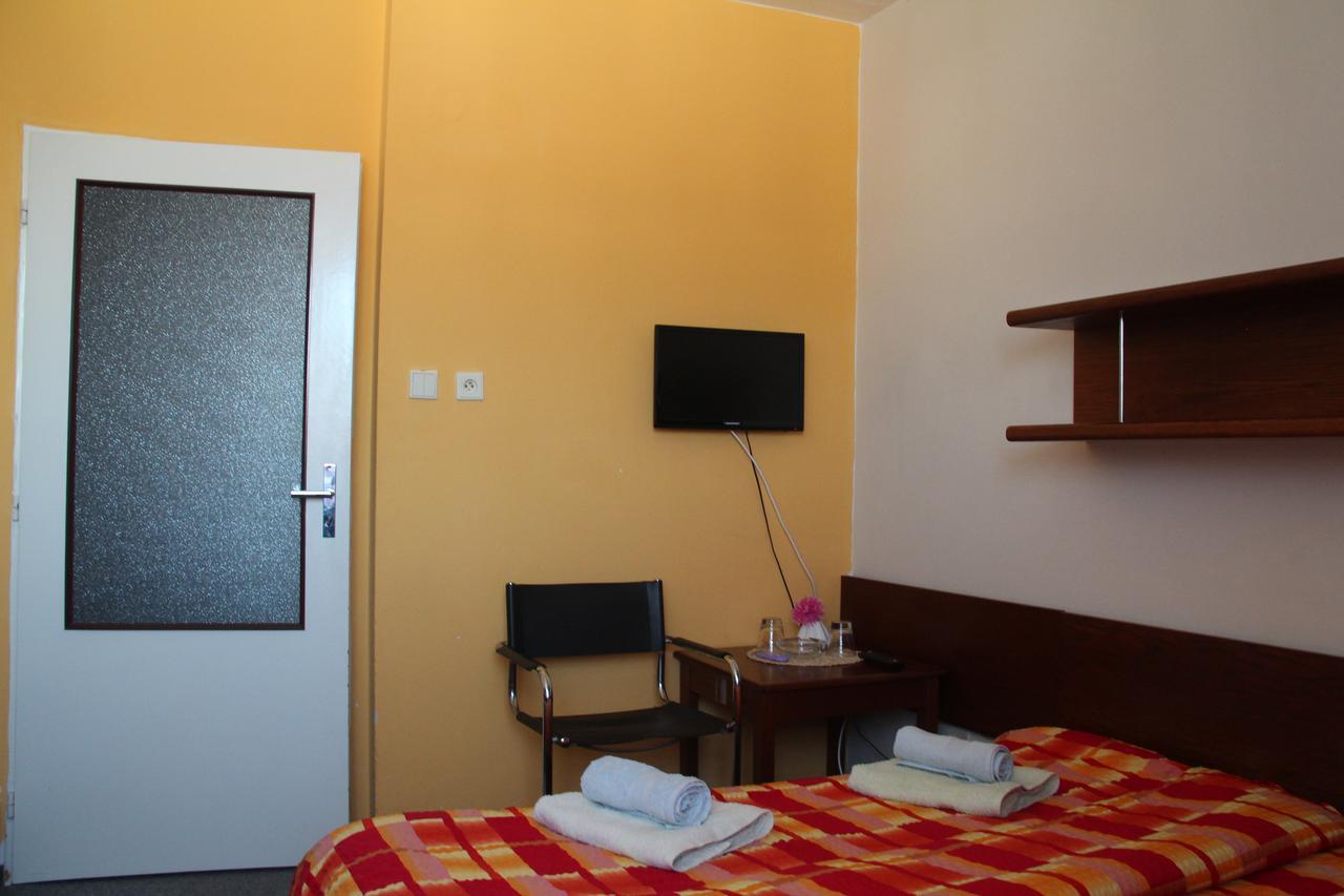 Hotel Rambousek Nové Město nad Metují Buitenkant foto